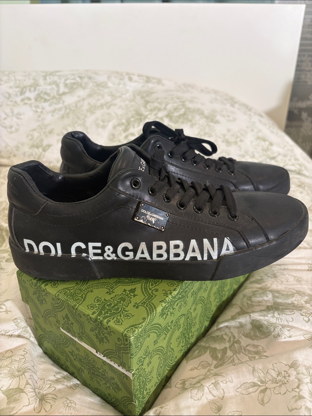 Dolce & Gabbana Black Low-Top Logo Sneakers